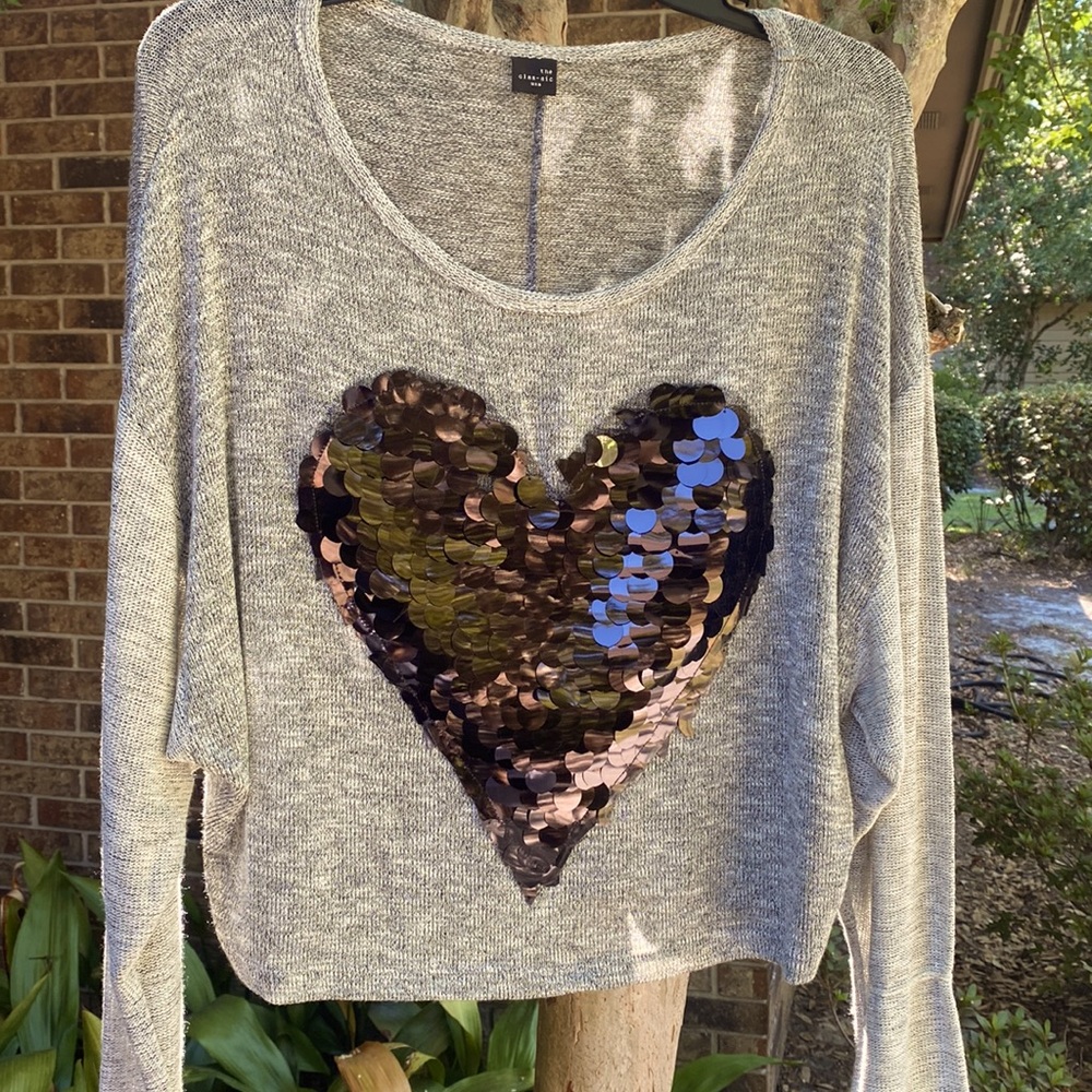 Ladies top with bling heart ♥️ detail XL